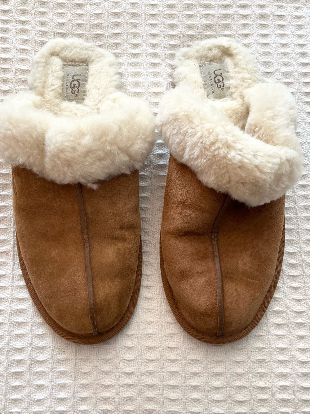UGG Women's Chestnut Sheepskin Lined Slipper size 11